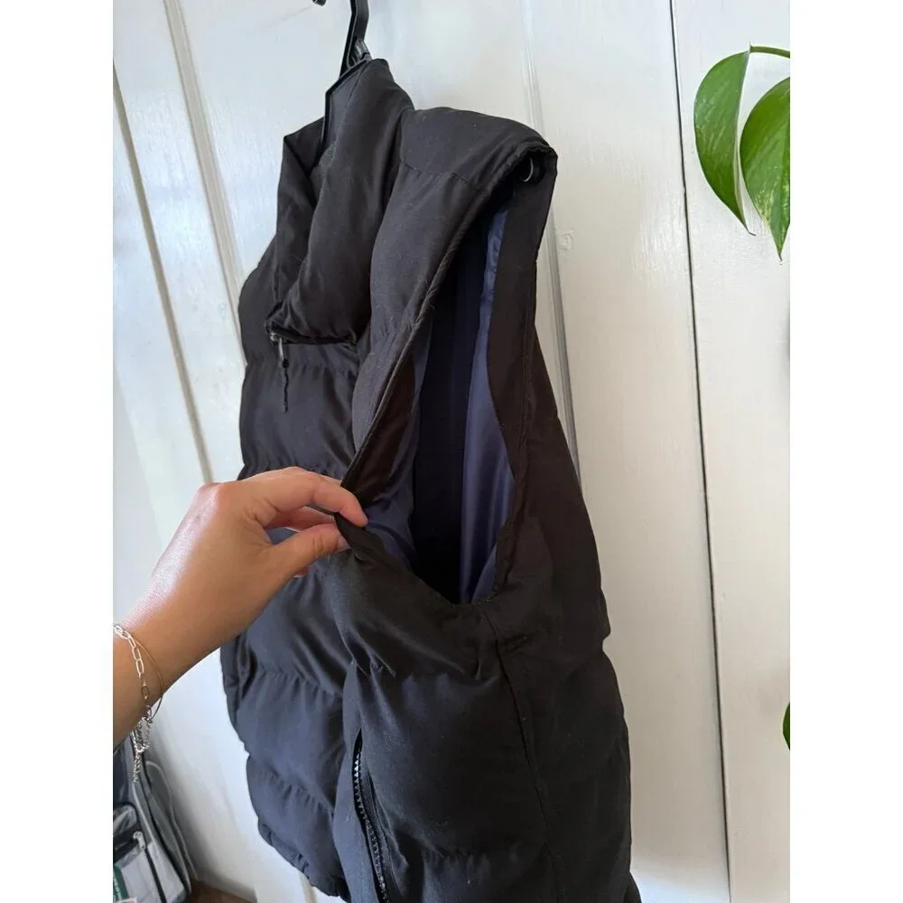 St John’s Bay men’s size large black vest